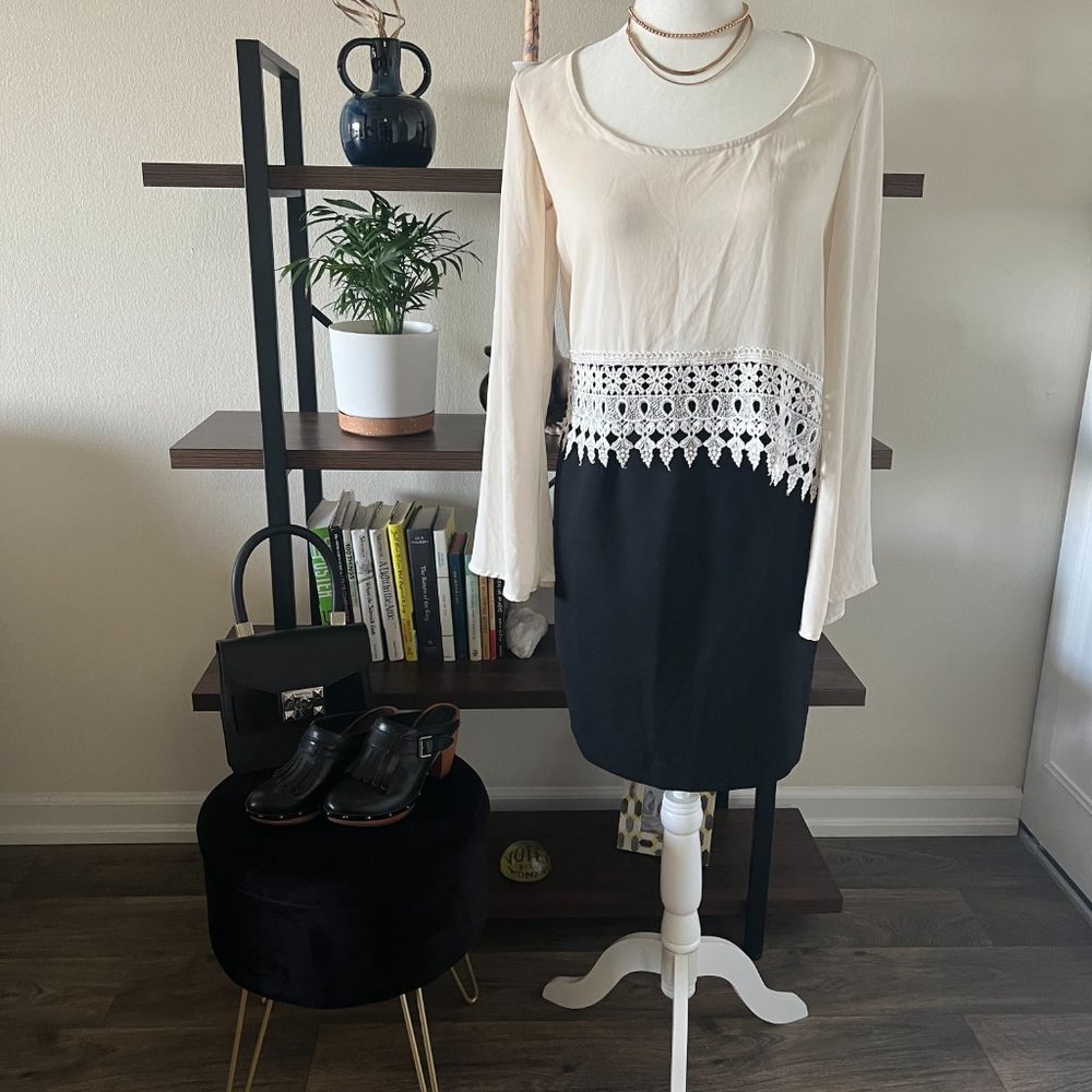 White Long Sleeve Lace Crop Top